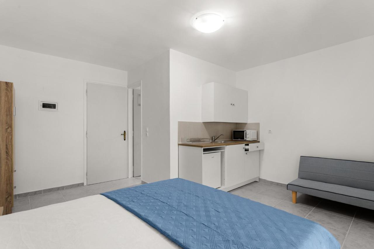 Nikolas Apartments Stoupa Levktron Bagian luar foto