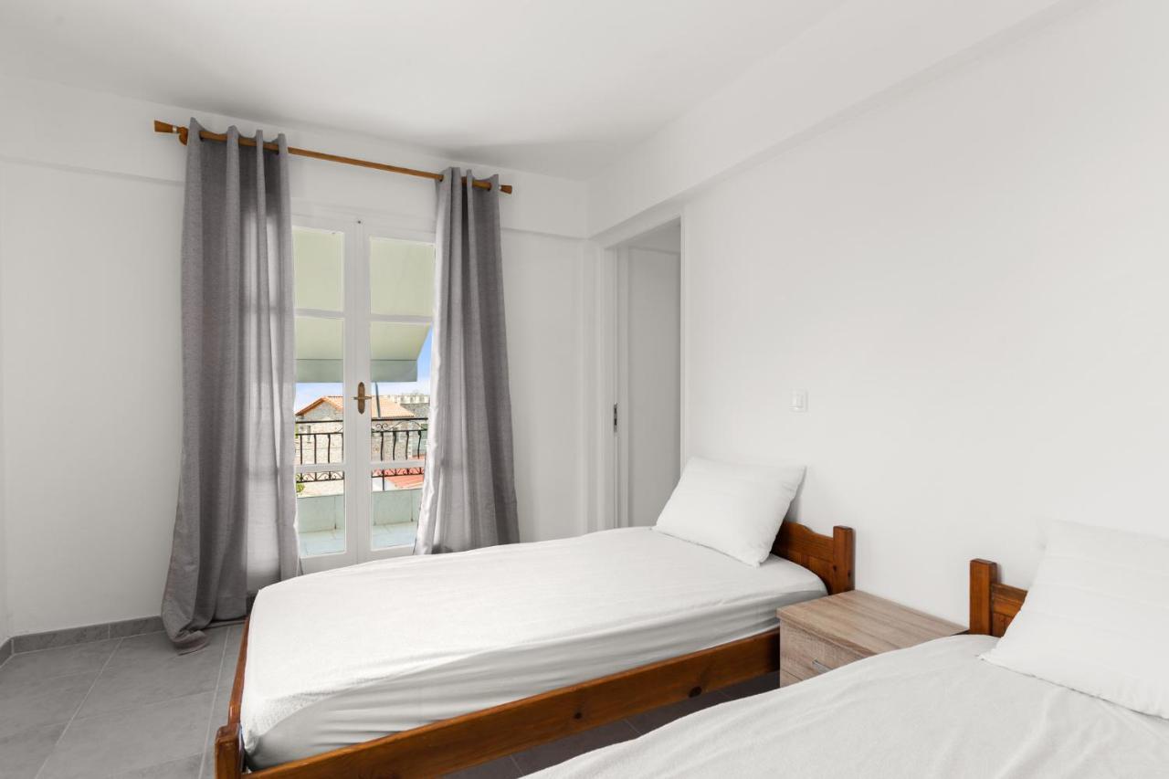 Nikolas Apartments Stoupa Levktron Bagian luar foto